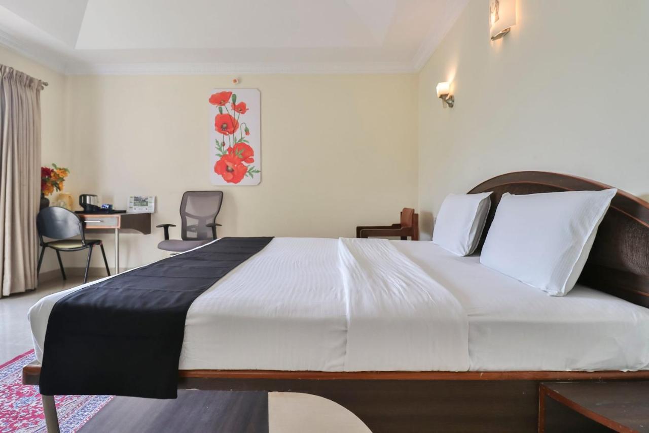 Palette - Holiday Palms Hotel Bengaluru Zewnętrze zdjęcie