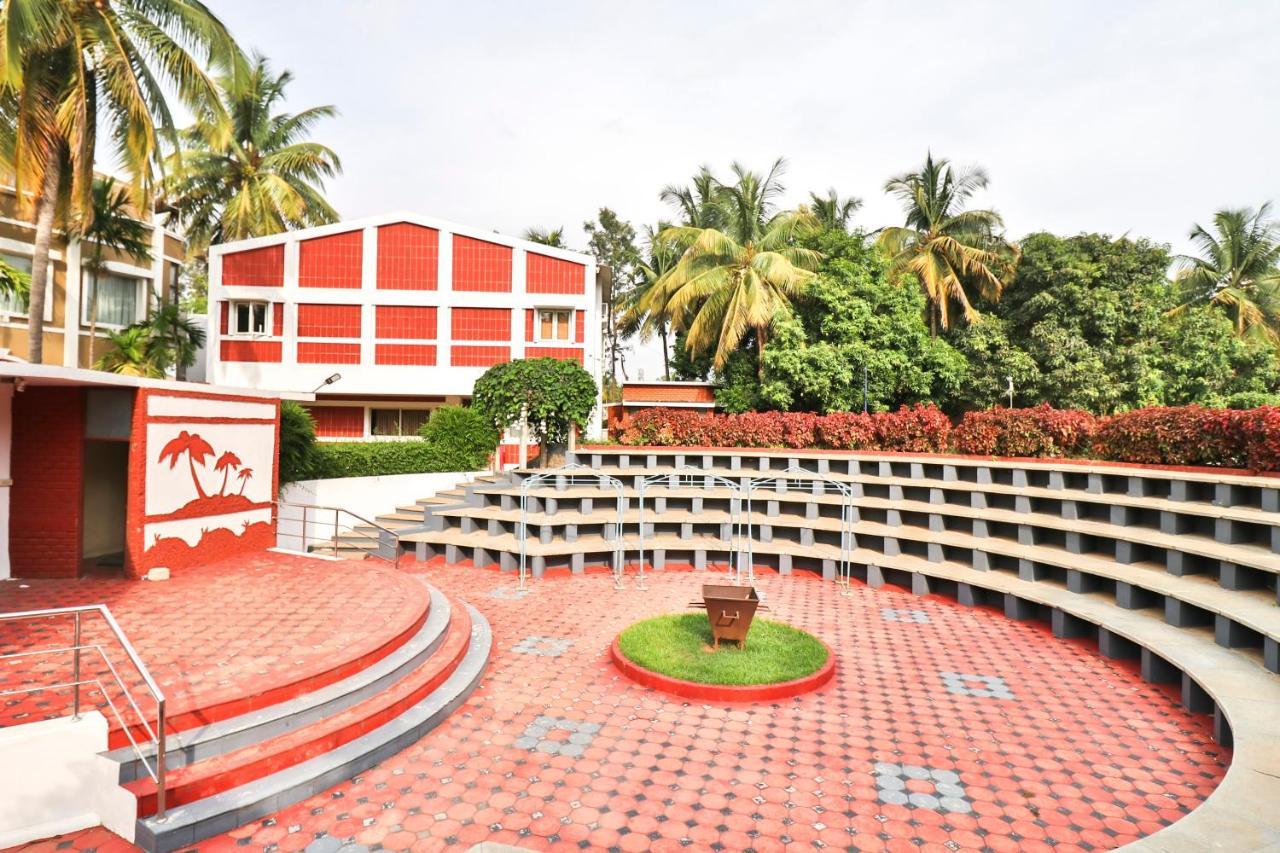 Palette - Holiday Palms Hotel Bengaluru Zewnętrze zdjęcie