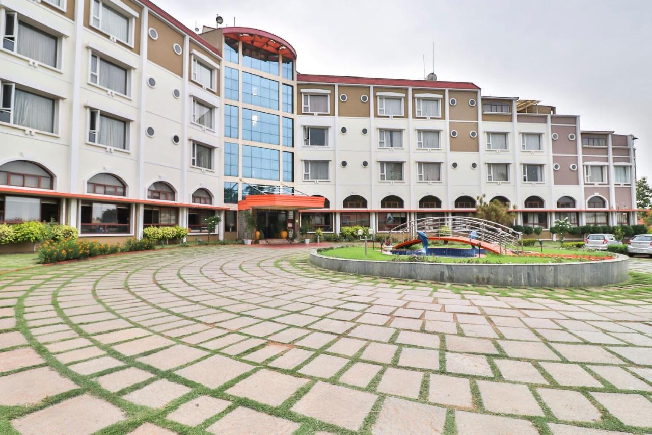 Palette - Holiday Palms Hotel Bengaluru Zewnętrze zdjęcie