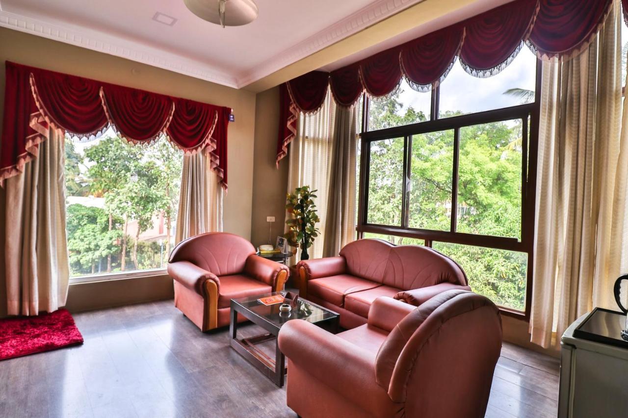 Palette - Holiday Palms Hotel Bengaluru Zewnętrze zdjęcie
