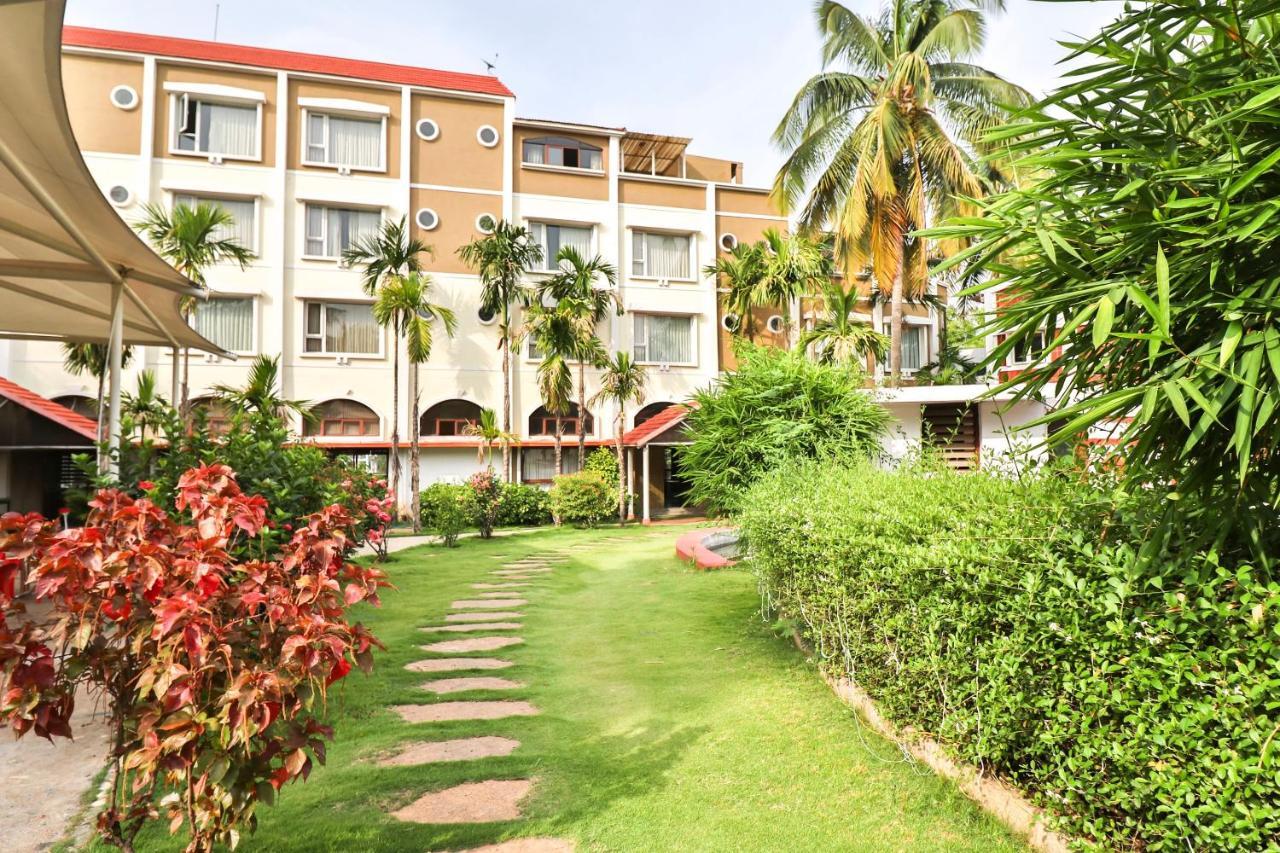 Palette - Holiday Palms Hotel Bengaluru Zewnętrze zdjęcie